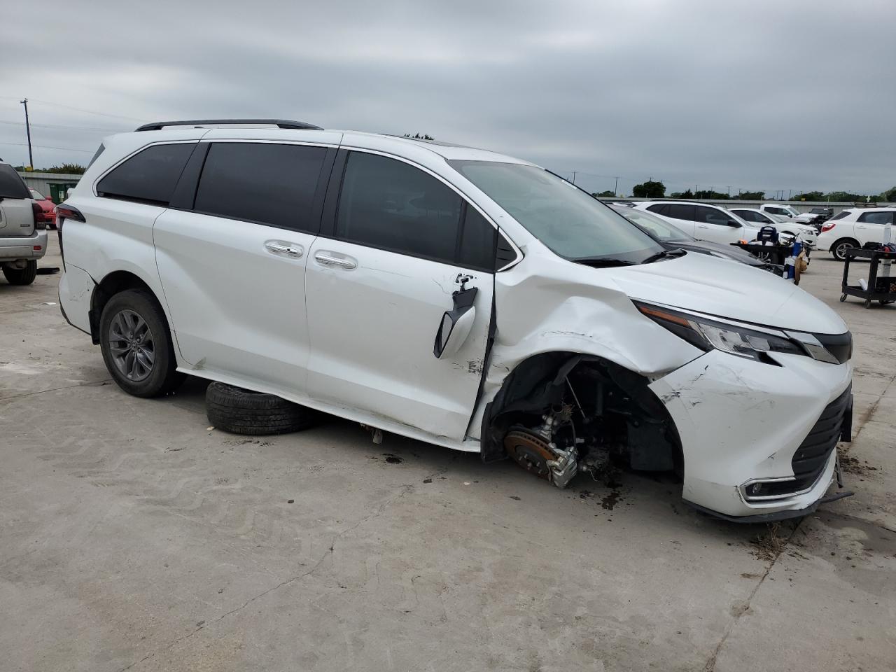 Photo 3 VIN: 5TDYRKEC3PS145998 - TOYOTA SIENNA 