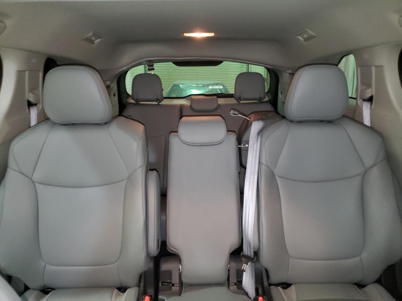 Photo 9 VIN: 5TDYRKEC3PS161070 - TOYOTA SIENNA 