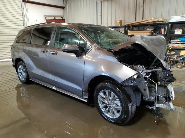 Photo 3 VIN: 5TDYRKEC3RS213946 - TOYOTA SIENNA XLE 