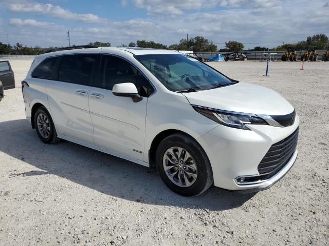 Photo 3 VIN: 5TDYRKEC4MS010508 - TOYOTA SIENNA XLE 