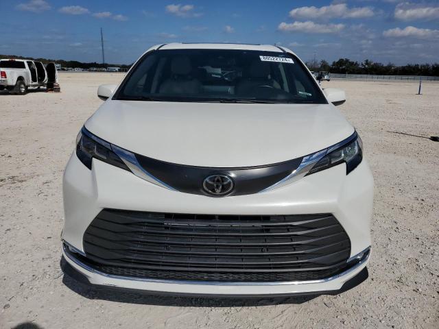 Photo 4 VIN: 5TDYRKEC4MS010508 - TOYOTA SIENNA XLE 