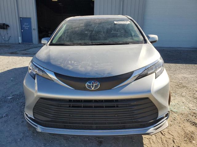 Photo 4 VIN: 5TDYRKEC4MS026921 - TOYOTA SIENNA XLE 