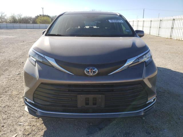 Photo 4 VIN: 5TDYRKEC4MS040317 - TOYOTA SIENNA XLE 