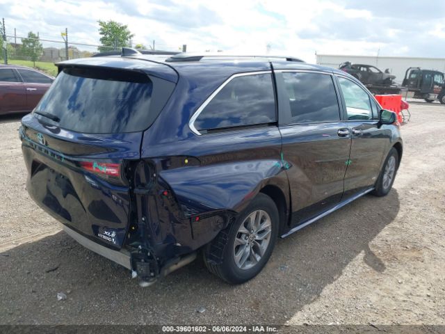 Photo 3 VIN: 5TDYRKEC4MS065976 - TOYOTA SIENNA 