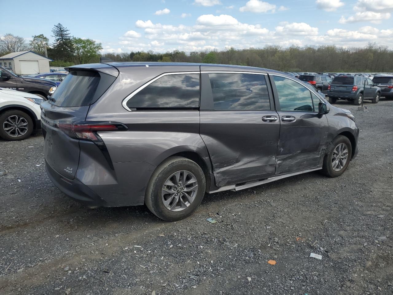 Photo 2 VIN: 5TDYRKEC4PS136825 - TOYOTA SIENNA 