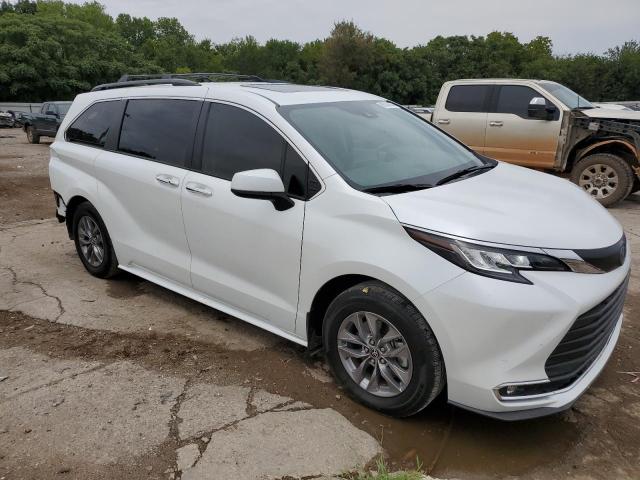 Photo 3 VIN: 5TDYRKEC4PS145539 - TOYOTA SIENNA XLE 