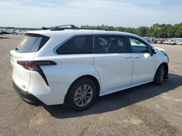 Photo 2 VIN: 5TDYRKEC4RS203572 - TOYOTA SIENNA XLE 