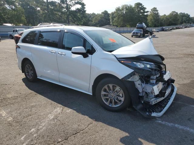 Photo 3 VIN: 5TDYRKEC4RS203572 - TOYOTA SIENNA XLE 