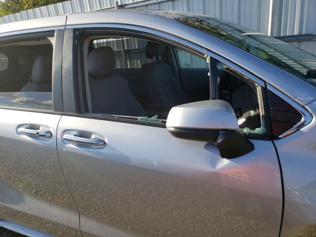 Photo 8 VIN: 5TDYRKEC5MS033859 - TOYOTA SIENNA XLE 