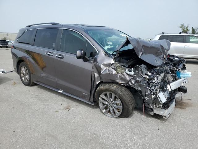 Photo 3 VIN: 5TDYRKEC5MS058406 - TOYOTA SIENNA XLE 