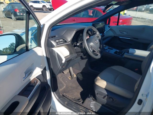 Photo 4 VIN: 5TDYRKEC5MS062763 - TOYOTA SIENNA 