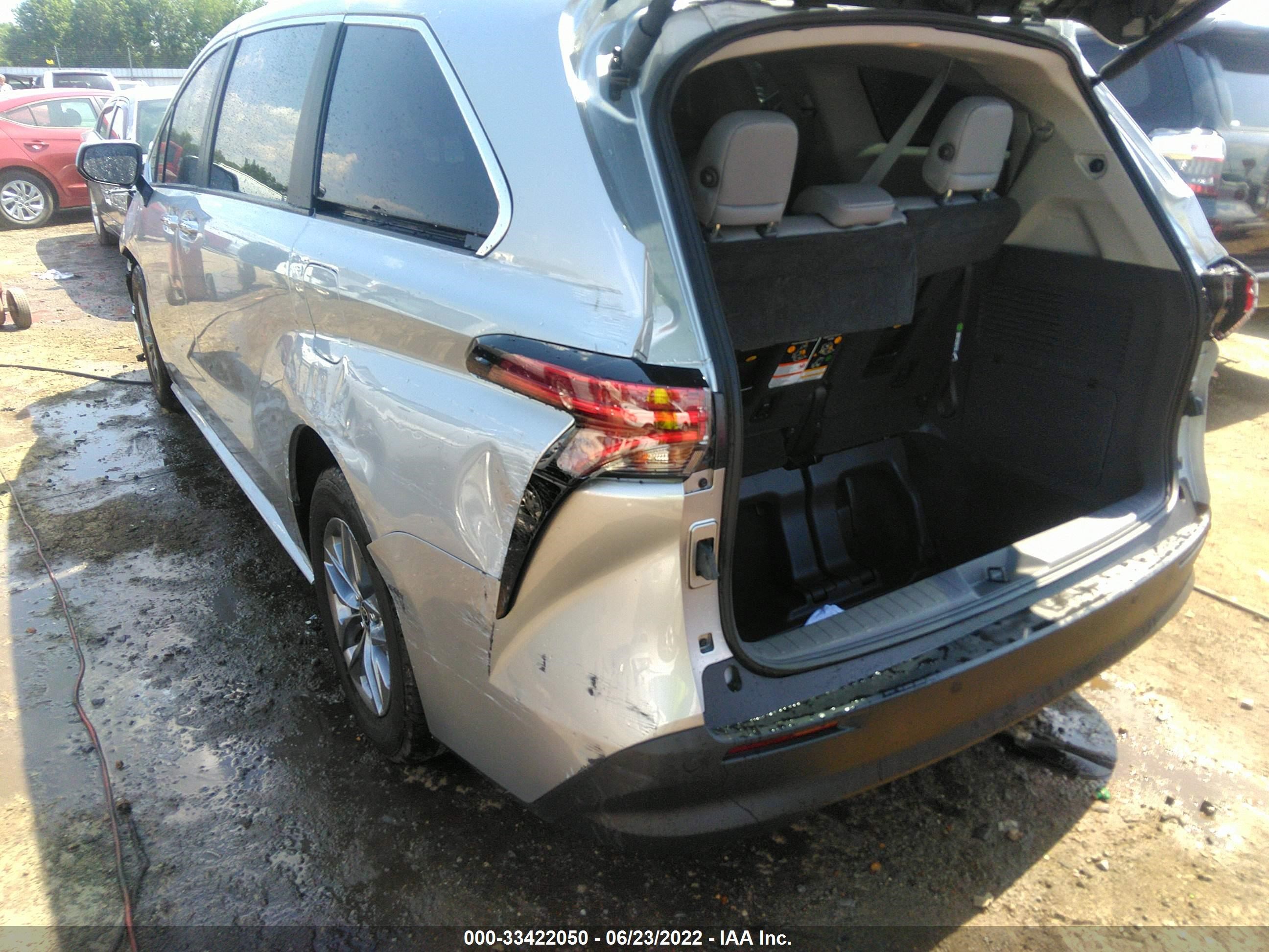 Photo 2 VIN: 5TDYRKEC5NS111543 - TOYOTA SIENNA 