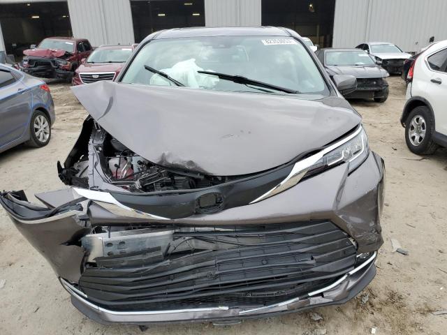 Photo 4 VIN: 5TDYRKEC5NS127239 - TOYOTA SIENNA XLE 