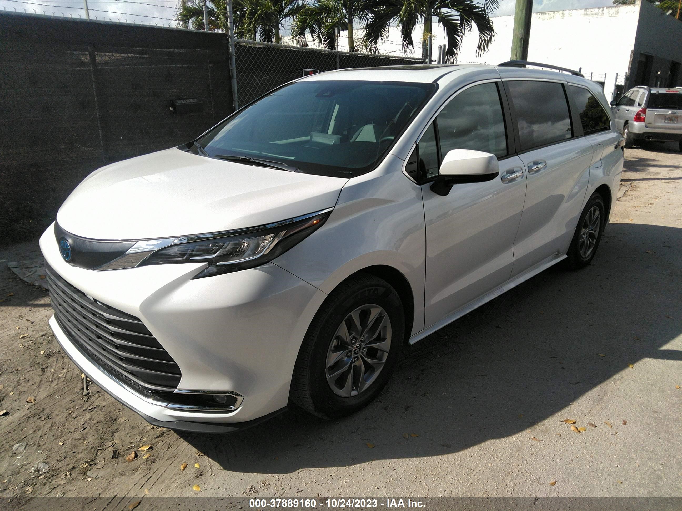 Photo 1 VIN: 5TDYRKEC5NS131744 - TOYOTA SIENNA 