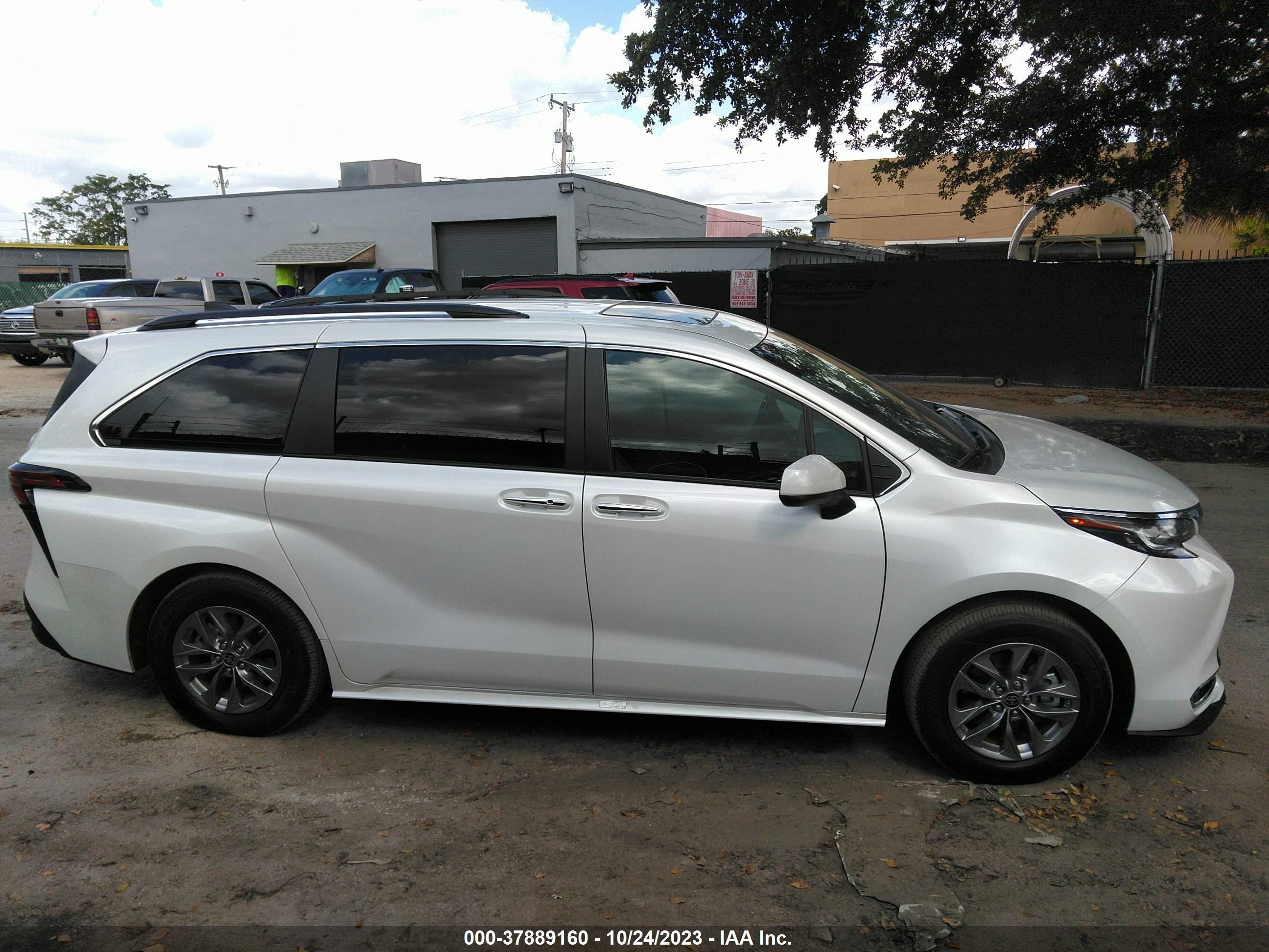 Photo 12 VIN: 5TDYRKEC5NS131744 - TOYOTA SIENNA 