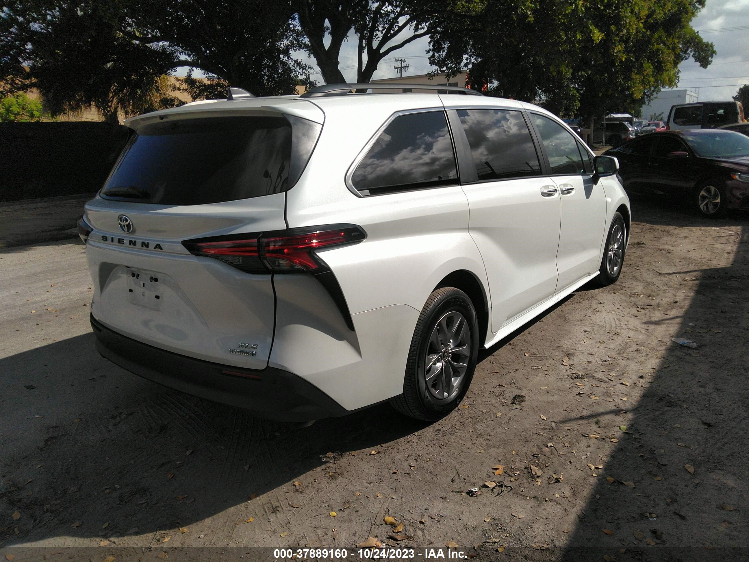 Photo 3 VIN: 5TDYRKEC5NS131744 - TOYOTA SIENNA 