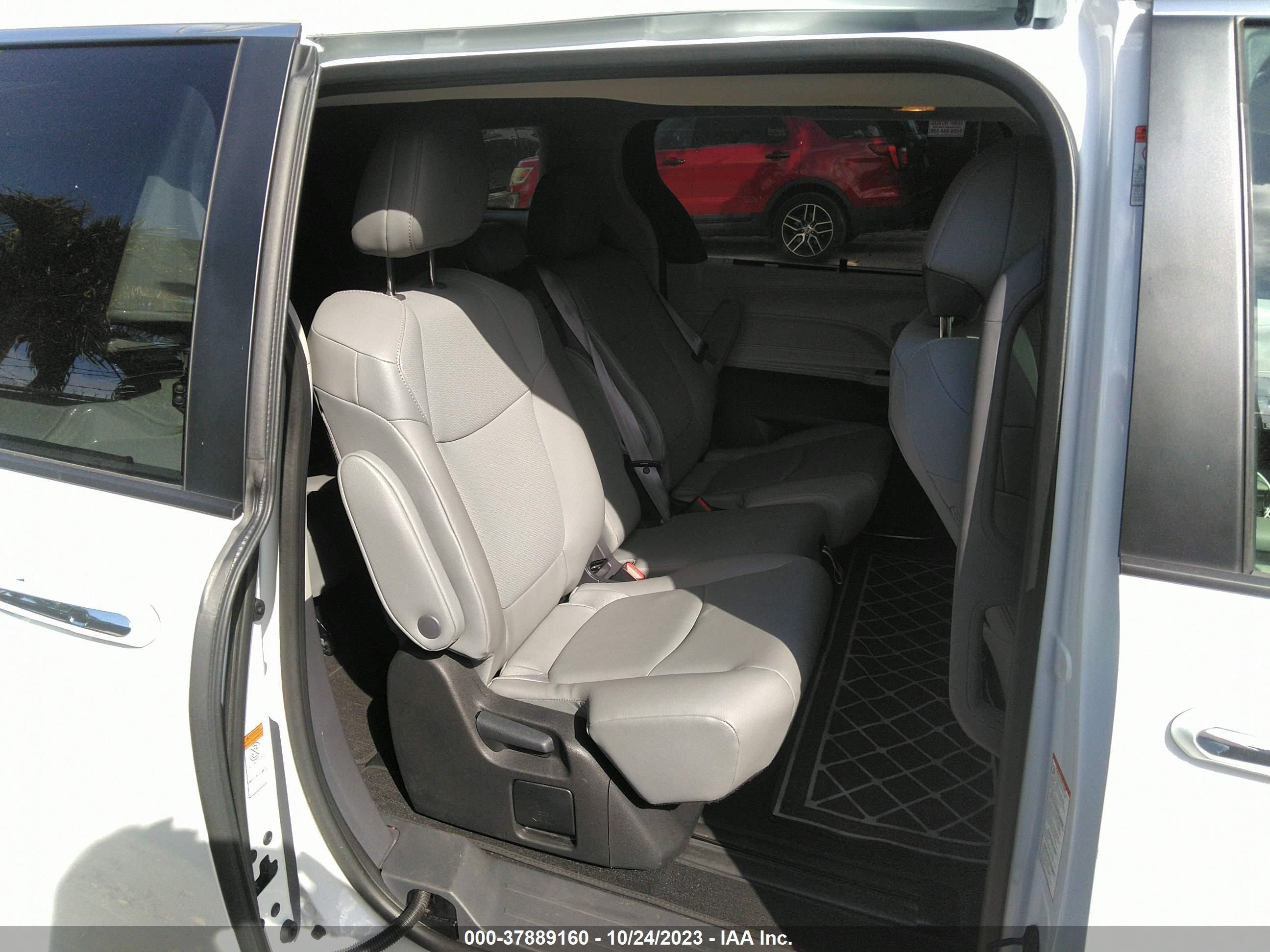 Photo 7 VIN: 5TDYRKEC5NS131744 - TOYOTA SIENNA 