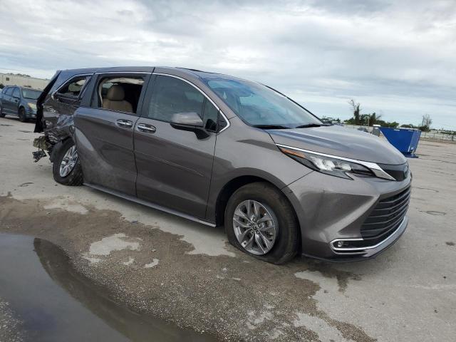 Photo 3 VIN: 5TDYRKEC5RS195059 - TOYOTA SIENNA XLE 