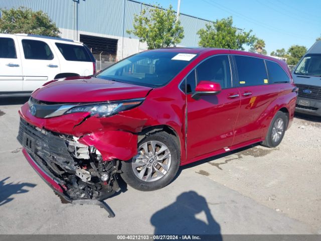 Photo 1 VIN: 5TDYRKEC6NS085325 - TOYOTA SIENNA XLE 