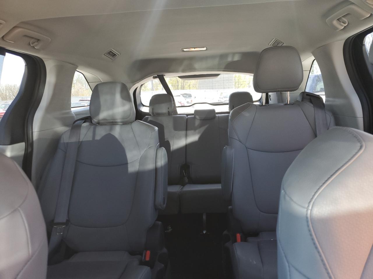 Photo 9 VIN: 5TDYRKEC6NS099452 - TOYOTA SIENNA 