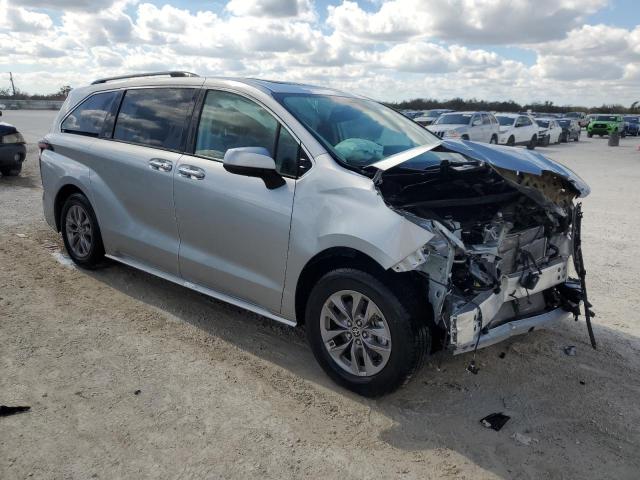 Photo 3 VIN: 5TDYRKEC6PS167560 - TOYOTA SIENNA XLE 