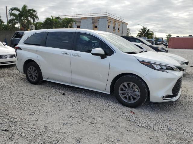 Photo 3 VIN: 5TDYRKEC6RS192980 - TOYOTA SIENNA XLE 