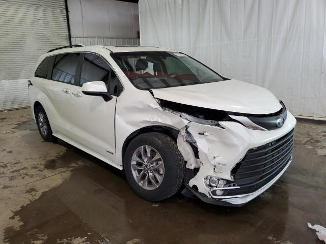 Photo 3 VIN: 5TDYRKEC7MS018330 - TOYOTA SIENNA XLE 