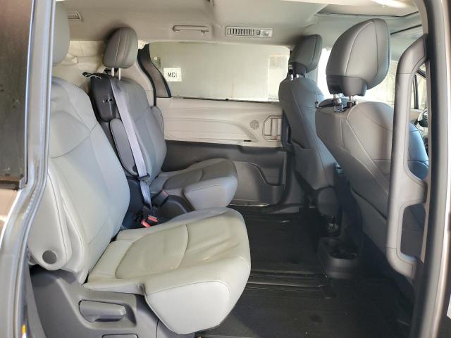 Photo 10 VIN: 5TDYRKEC7MS028064 - TOYOTA SIENNA XLE 