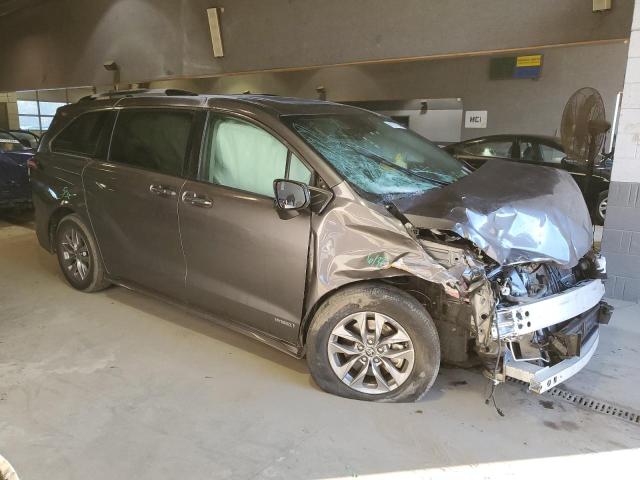 Photo 3 VIN: 5TDYRKEC7MS028064 - TOYOTA SIENNA XLE 