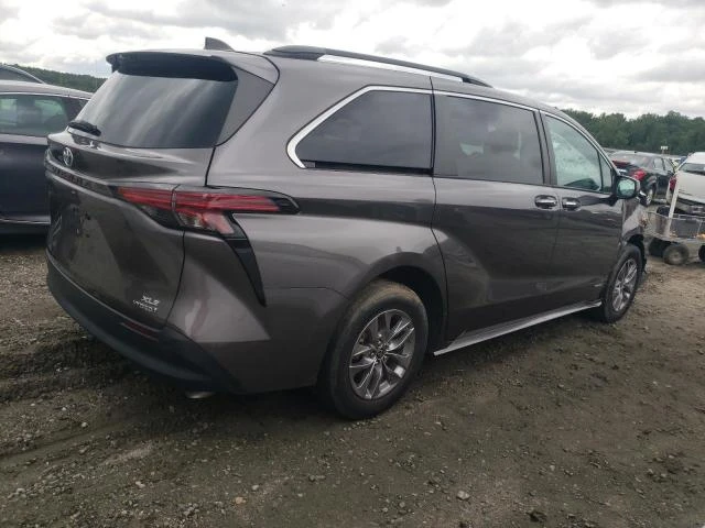 Photo 2 VIN: 5TDYRKEC7MS028064 - TOYOTA SIENNA XLE 