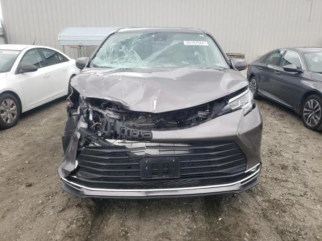 Photo 4 VIN: 5TDYRKEC7MS028064 - TOYOTA SIENNA XLE 