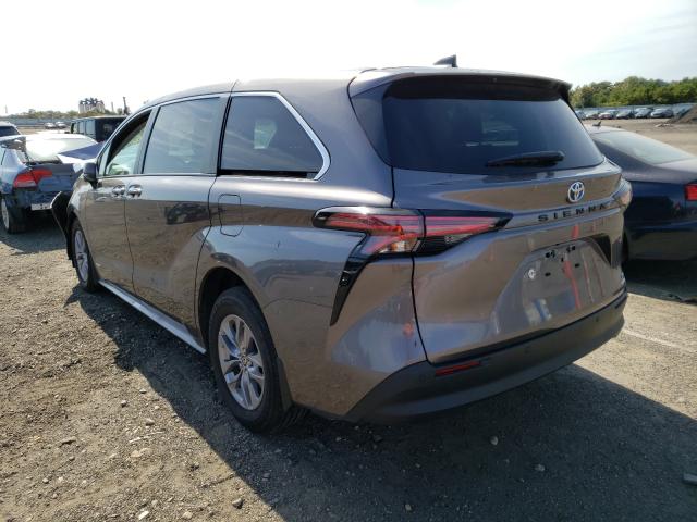 Photo 2 VIN: 5TDYRKEC7MS028629 - TOYOTA SIENNA XLE 