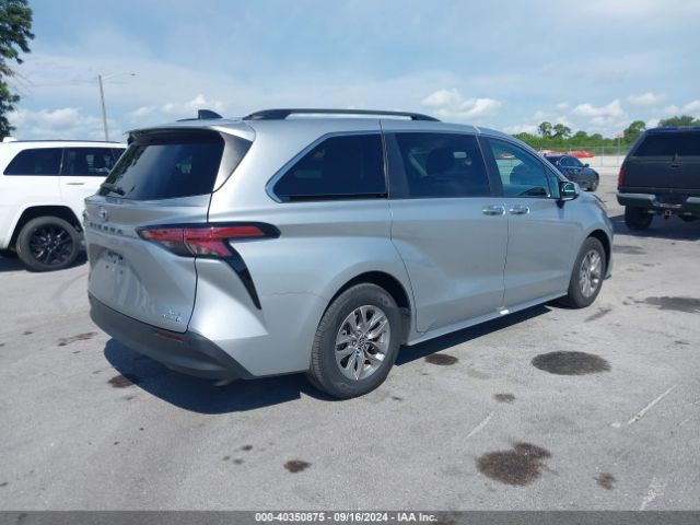 Photo 3 VIN: 5TDYRKEC7NS102312 - TOYOTA SIENNA 