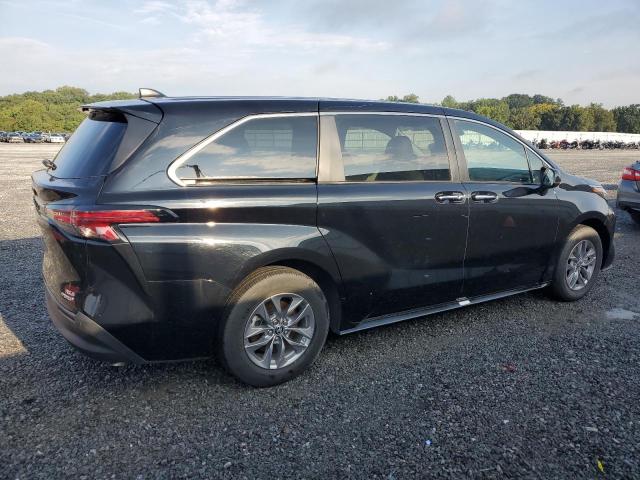 Photo 2 VIN: 5TDYRKEC7NS110037 - TOYOTA SIENNA XLE 