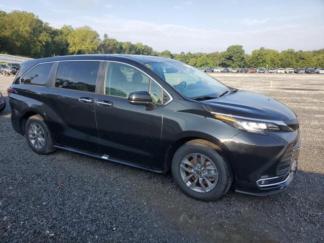 Photo 3 VIN: 5TDYRKEC7NS110037 - TOYOTA SIENNA XLE 