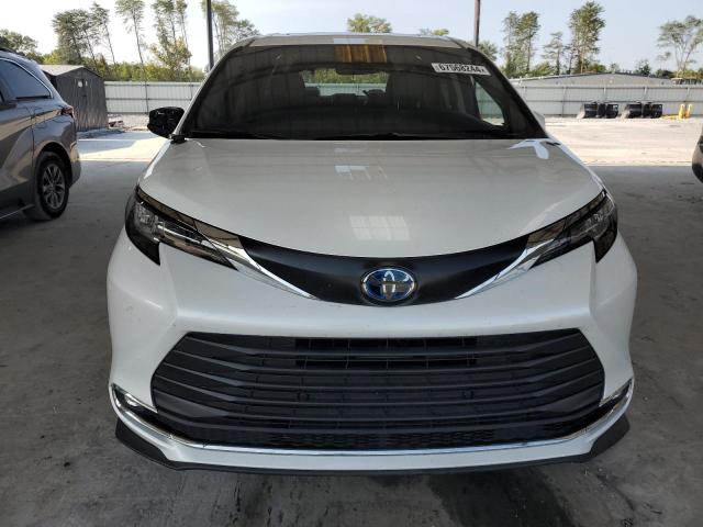 Photo 4 VIN: 5TDYRKEC7NS110720 - TOYOTA SIENNA XLE 