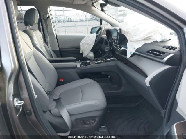 Photo 4 VIN: 5TDYRKEC7RS186217 - TOYOTA SIENNA 