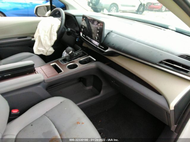 Photo 4 VIN: 5TDYRKEC8MS013881 - TOYOTA SIENNA 