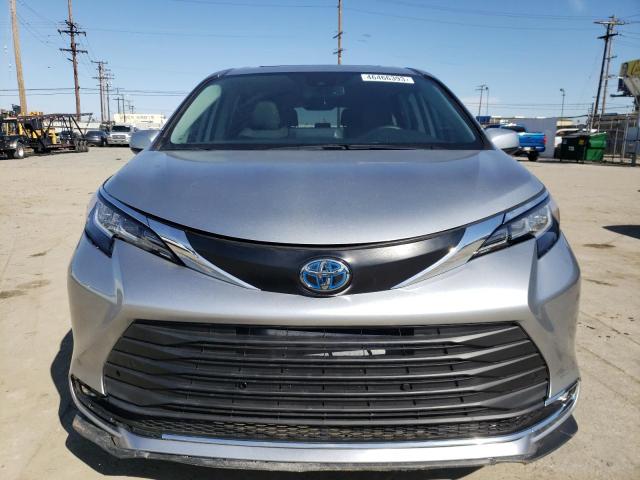 Photo 4 VIN: 5TDYRKEC8MS018367 - TOYOTA SIENNA XLE 