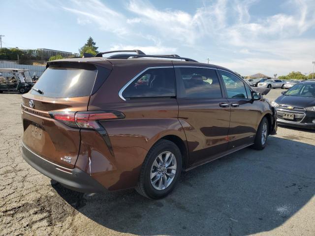 Photo 2 VIN: 5TDYRKEC8MS024394 - TOYOTA SIENNA XLE 