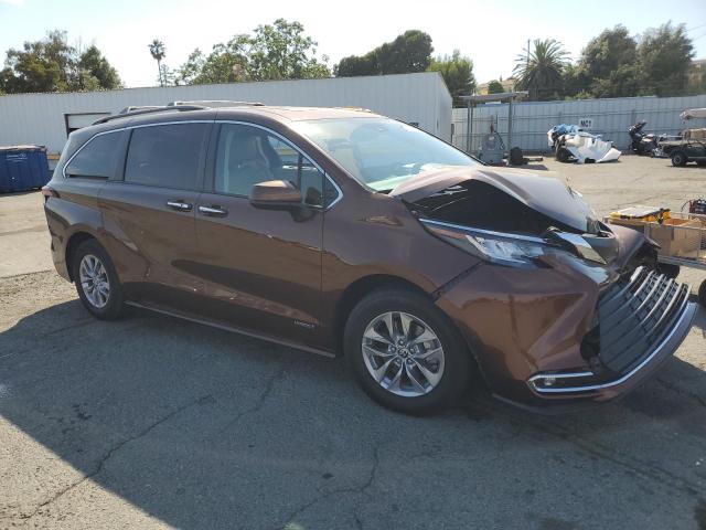 Photo 3 VIN: 5TDYRKEC8MS024394 - TOYOTA SIENNA XLE 