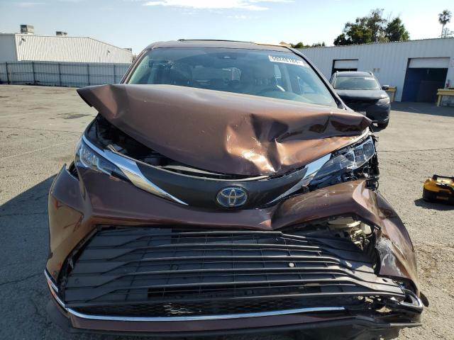 Photo 4 VIN: 5TDYRKEC8MS024394 - TOYOTA SIENNA XLE 