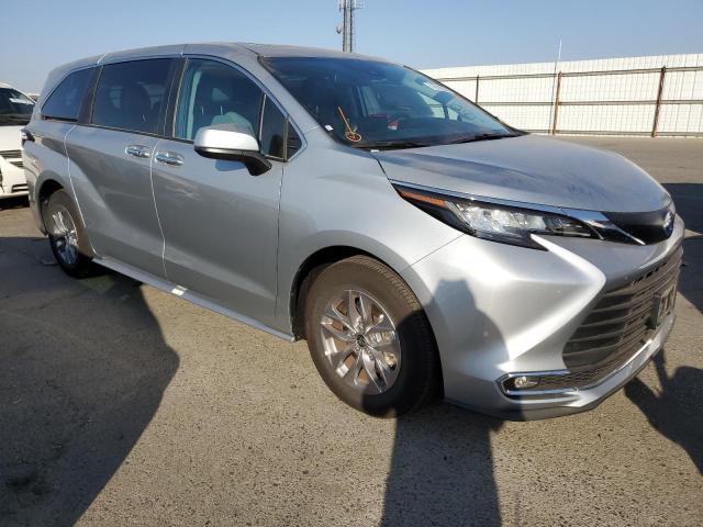 Photo 3 VIN: 5TDYRKEC8NS115473 - TOYOTA SIENNA XLE 