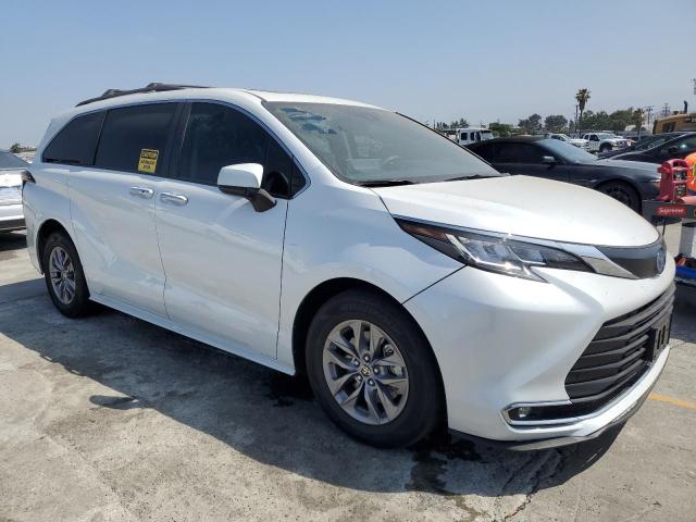 Photo 3 VIN: 5TDYRKEC8PS160593 - TOYOTA SIENNA XLE 