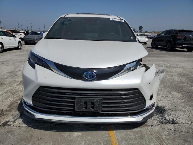 Photo 4 VIN: 5TDYRKEC8PS160593 - TOYOTA SIENNA XLE 