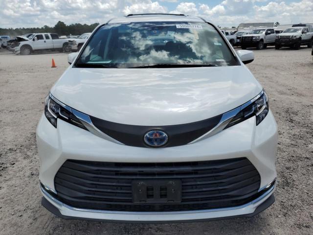 Photo 4 VIN: 5TDYRKEC9MS008446 - TOYOTA SIENNA XLE 