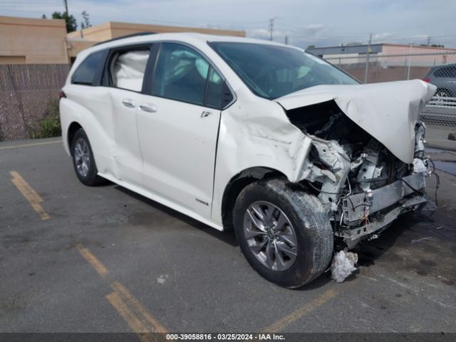 Photo 0 VIN: 5TDYRKEC9MS026185 - TOYOTA SIENNA XLE 