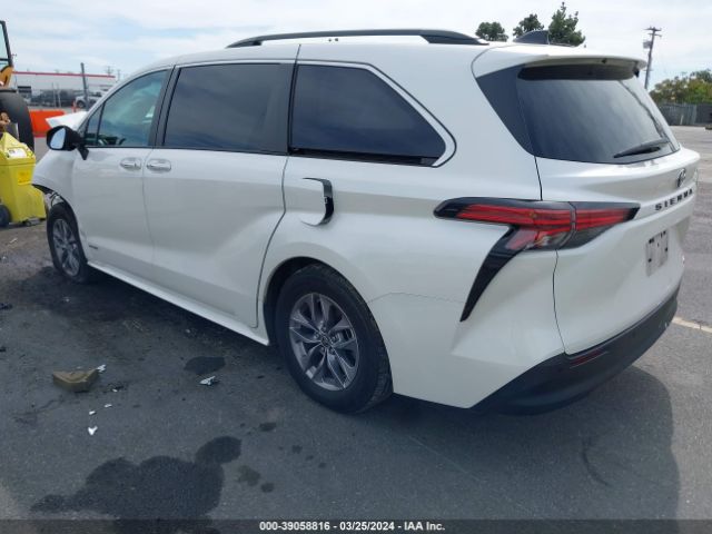 Photo 2 VIN: 5TDYRKEC9MS026185 - TOYOTA SIENNA XLE 