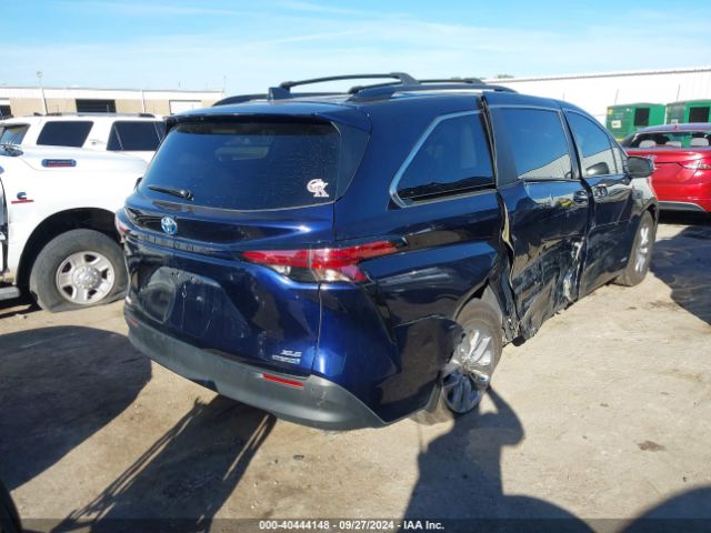 Photo 3 VIN: 5TDYRKEC9MS068159 - TOYOTA SIENNA 