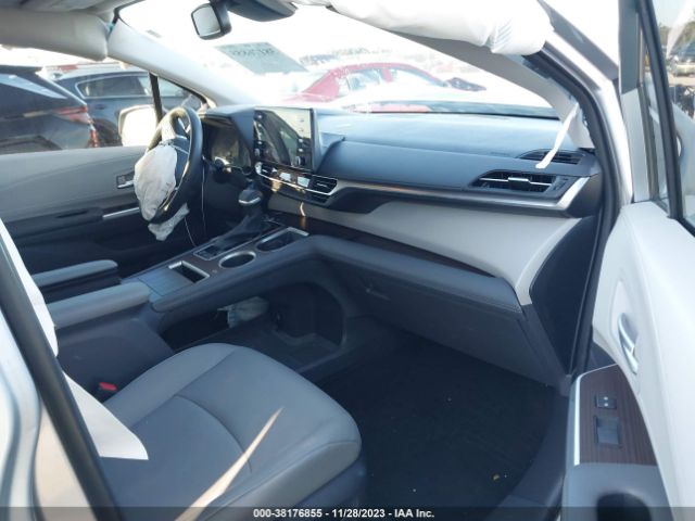 Photo 4 VIN: 5TDYRKEC9NS084637 - TOYOTA SIENNA 